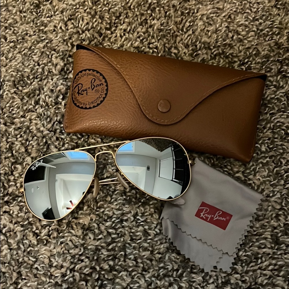 Ray-Ban Gold Aviator Sunglasses with Case - Polarized